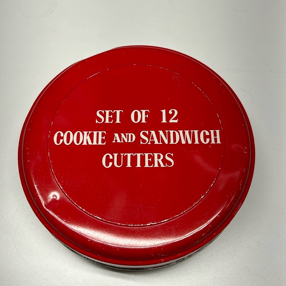 Set of Cookie Cutters in Tin 1950’s